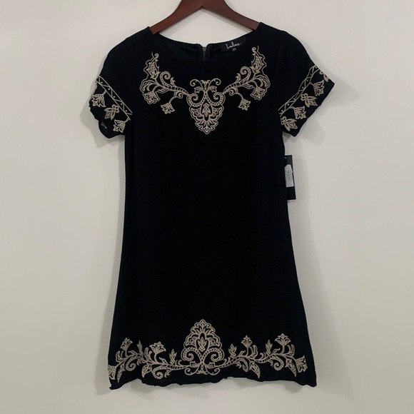 NWT Lulu’s XS Tale to Tell Beige and Black Embroidered Shift Dress - Picture 2 of 12